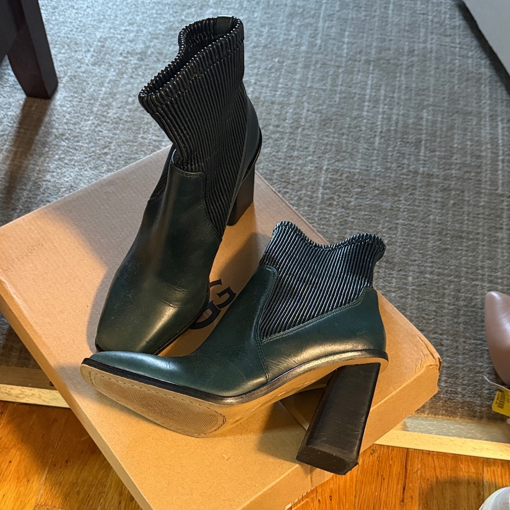 Vince Camuto Women's Dellsie Fashion Ancle boots. Brand NEW